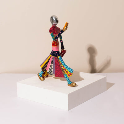 Travel-Themed Figurine – Bold & Elegant – Flight Mood Series 