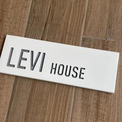 Personalized door sign with names for engraving in clean white concrete - Snow series 