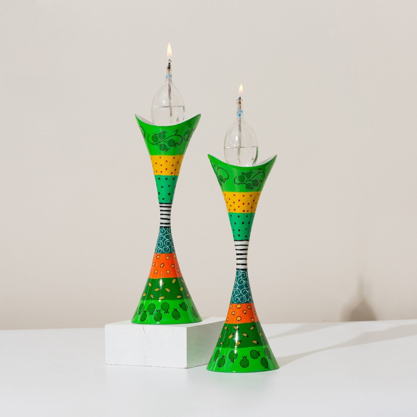 Modern Shabbat Candlesticks – Premium Curved Series 