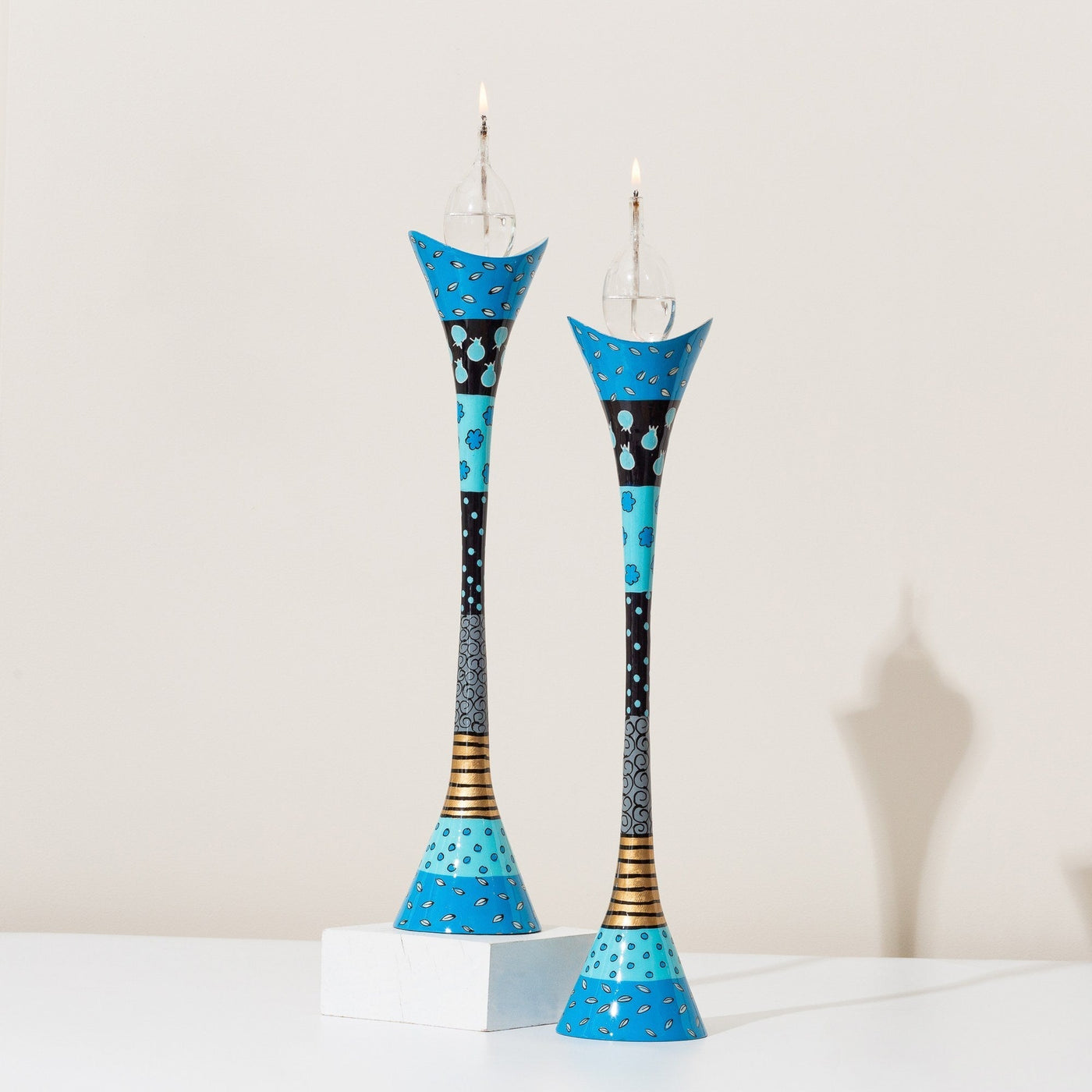 Modern Shabbat Candlesticks – Premium Curved Series 