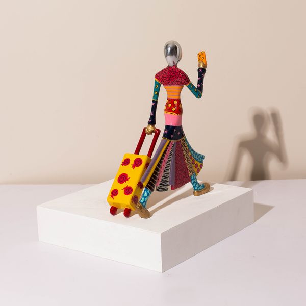 Travel-Themed Figurine – Bold & Elegant – Flight Mood Series 