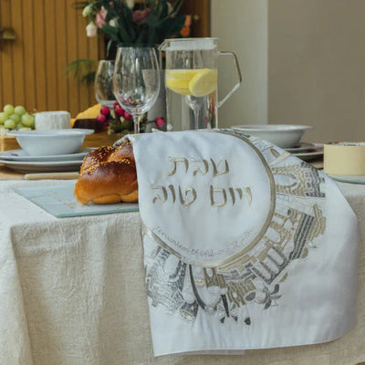 Luxurious Shabbat table set in gold and white tones - Golden Harmony model 