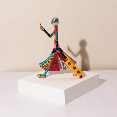 Travel-Themed Figurine – Bold & Elegant – Flight Mood Series 
