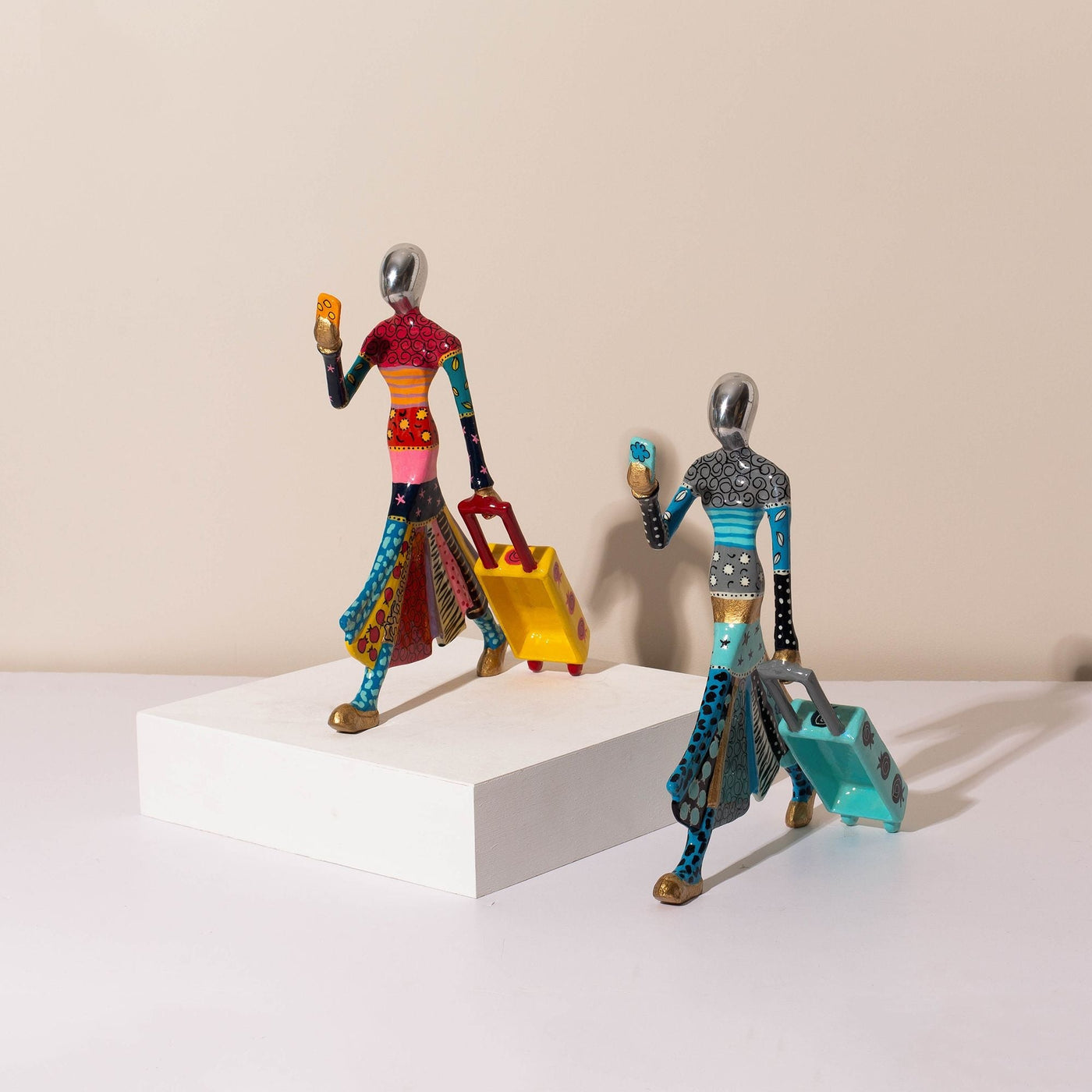 Travel-Themed Figurine – Bold & Elegant – Flight Mood Series 